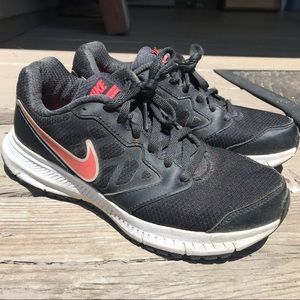 Women’s black nike sneakers size 6.5